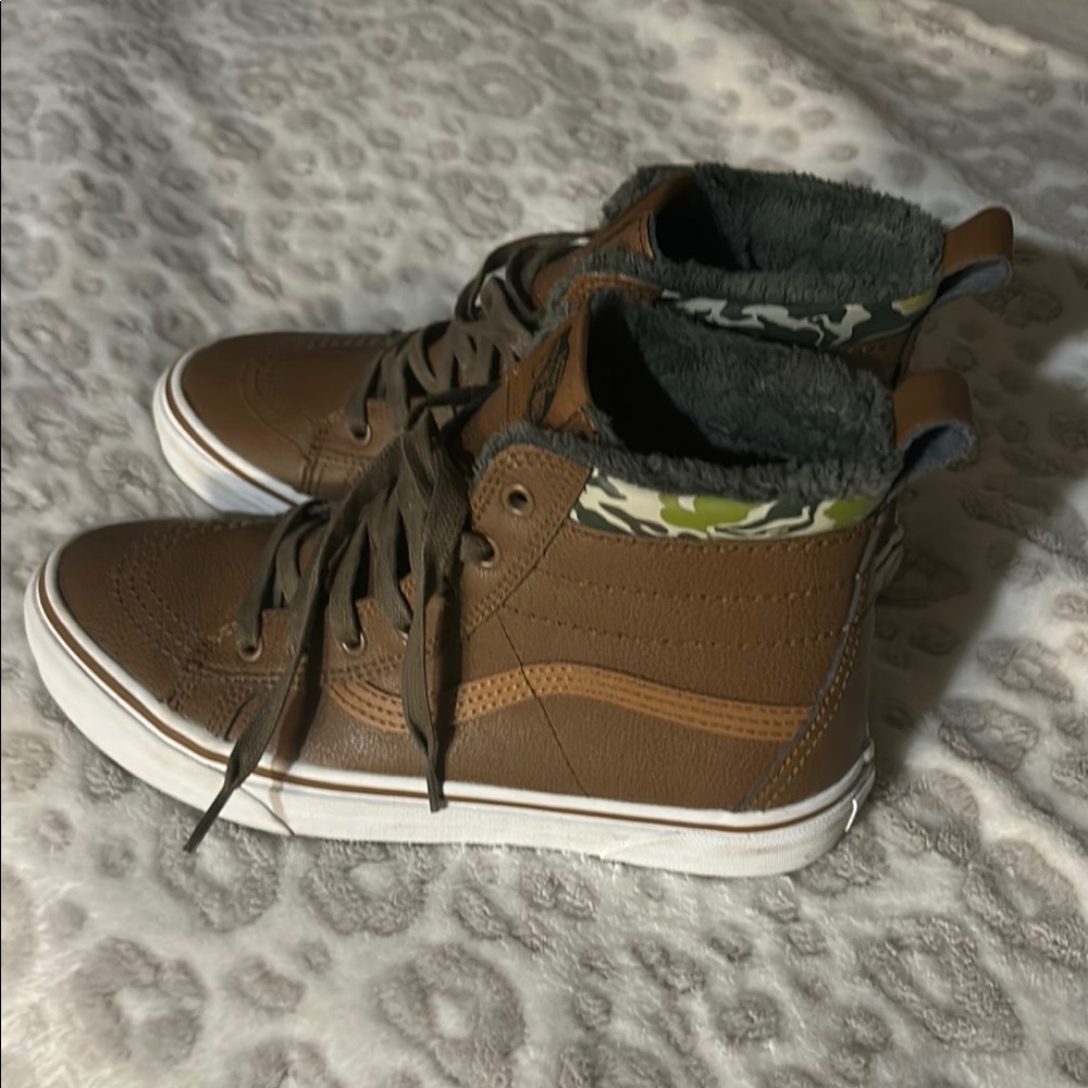 Vans unisex junior sk8 hi MTE SHEOS SIZE 7 men 8.5 women